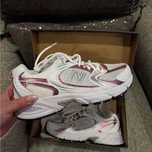 New Balance 530 in White Pink w/ silver | SOLD OUT | LIMITED EDITION| Size 8.5 W